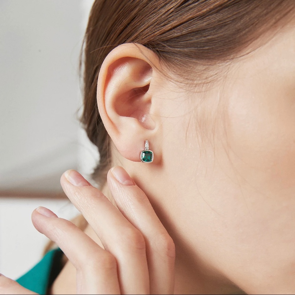 New 925 Green Emerald Stud Earrings - Picture 6 of 7
